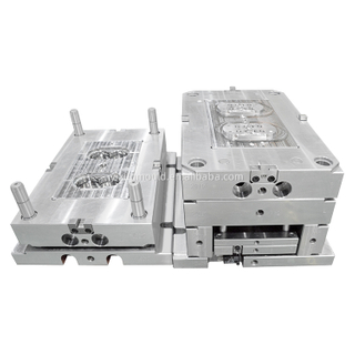 Formowana wtryskowo skorupa kasku klasy medycznej. Forma wtryskowa z tworzywa sztucznego. Materiał PC