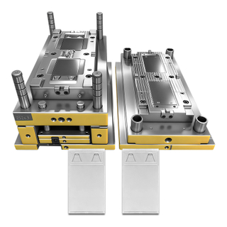 Niestandardowa forma wtryskowa 1x2 do przezroczystej obudowy karty PC. Precyzyjne oprzyrządowanie dla kolekcjonerów kart kolekcjonerskich