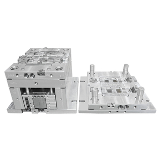 1*4 wnęka Plastikowy panel przełączników Forma PC Materiał Duża wlewka Horn Brama Prowadnica formy 1.2083ESR HRC48-52 Forma Stalowa wnęka Wysoki połysk Płyta pokrywy przełącznika Oprzyrządowanie
